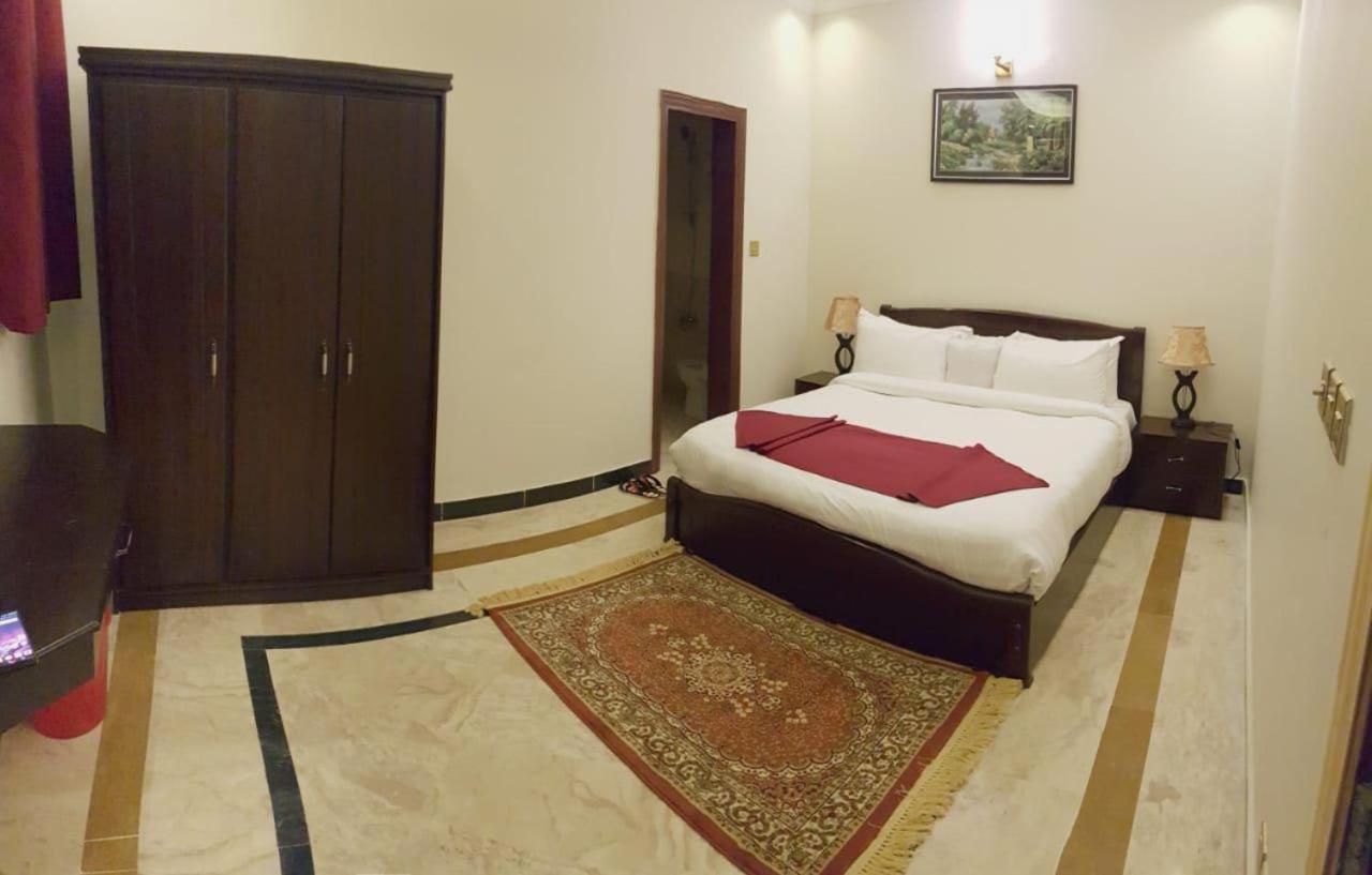 Hotel Triple One Abbottabad Zewnętrze zdjęcie